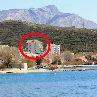 Apartments with a parking space Dugi Rat