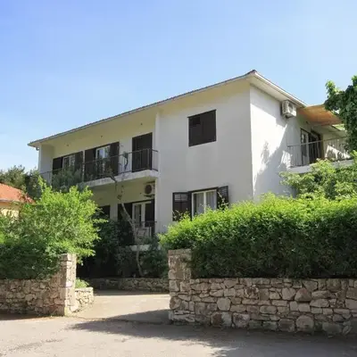 Apartments with parking space Jelsa
