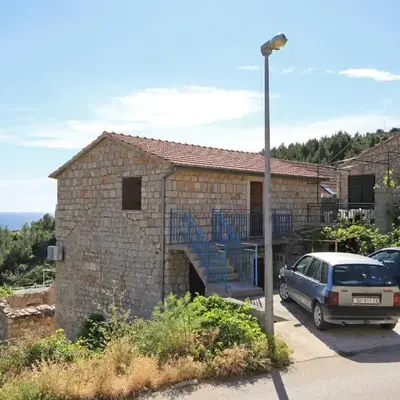 Apartments with parking space Ivan Dolac