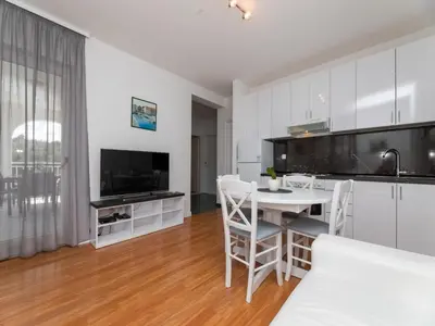 Kuhinja ili čajna kuhinja u objektu Villa Supetar Garden - Two Bedroom Apartment with Terrace