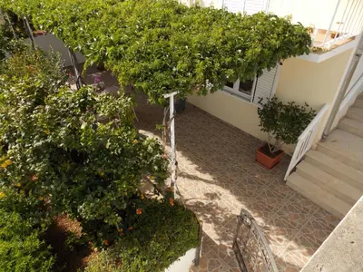 Vrt u objektu Apartmani Niki Hvar