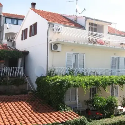 Apartmani Niki Hvar