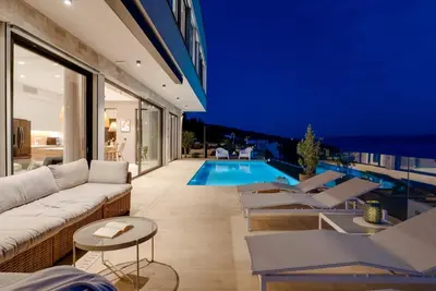 Bazen u objektu Ocean View Villa ili u blizini