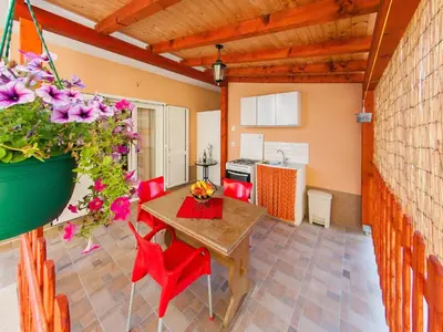 Tlocrt objekta Apartments Anita-Triple room with terrace