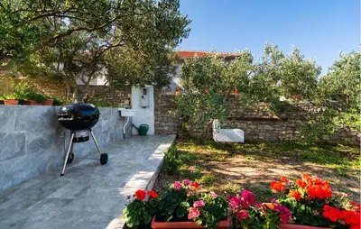 Vrt u objektu Stunning Home In Necujam With House Sea View
