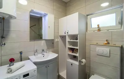 Kupaonica u objektu Stunning Home In Necujam With House Sea View