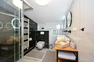 Kupaonica u objektu Apartments Radeljić