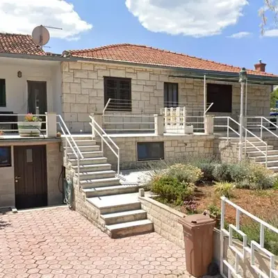 Apartments with parking space Supetar