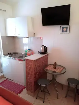 Kuhinja ili čajna kuhinja u objektu Apartmani Makarska 15