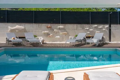 Bazen u objektu Villa Island Pearl A Stunning Oasis of Luxury and Serenity on Brač Island ili u blizini