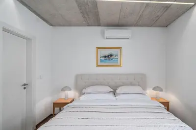Krevet ili kreveti u jedinici u objektu Villa Island Pearl A Stunning Oasis of Luxury and Serenity on Brač Island