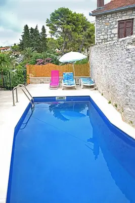 Bazen u objektu Apartments Villa Nada ili u blizini
