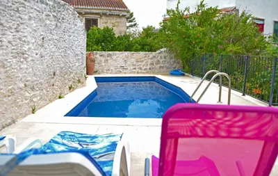 Bazen u objektu Apartments Villa Nada ili u blizini