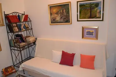Knjižnica u apartmanu