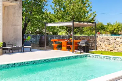 Bazen u objektu Zen Escape - Private Pool ili u blizini