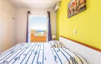 Krevet ili kreveti u jedinici u objektu Three-Bedroom Apartment With Sea View In Baska Voda