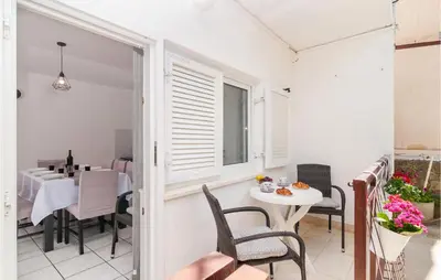 Tlocrt objekta Three-Bedroom Apartment In Dugi Rat