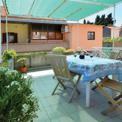 Three-Bedroom Apartment With A Fireplace In Stari Grad