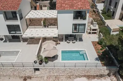 Bazen u objektu Villa Vartal ili u blizini