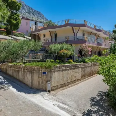 Apartments by the sea Lokva Rogoznica