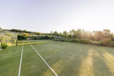 Tereni za tenis i/ili skvoš u sklopu objekta Sea View Villa with Tennis Court - Dvori sv Jurja ili u blizini