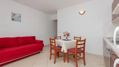 Kuhinja ili čajna kuhinja u objektu Apartman Erstic 1 - Baska Voda by Villas Guide
