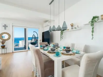 TV i/ili zabavni centar u objektu Deluxe 3 bedroom apartment with sea view