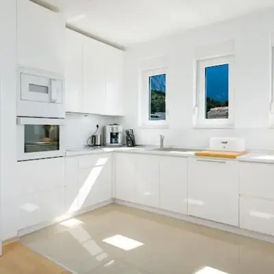 Deluxe 3 bedroom apartment with sea view