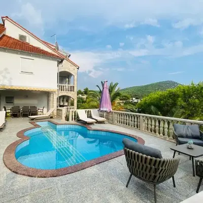 Seaside apartments with a swimming pool Cove Pribinja