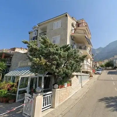 Apartments with WiFi Makarska - 24438