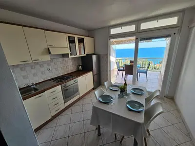 Kuhinja ili čajna kuhinja u objektu Apartments Sea and Pine