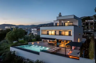 Bazen u objektu Seaside Villa Leonis - Gym, Sauna and a pool ili u blizini