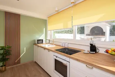 Kuhinja ili čajna kuhinja u objektu Akvarel Apartment - Private Garden Terrace & BBQ