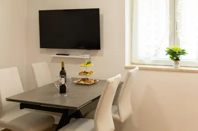 TV i/ili zabavni centar u objektu La Perla - Downtown House