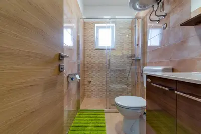 Kupaonica u objektu Luxury-New Apartment