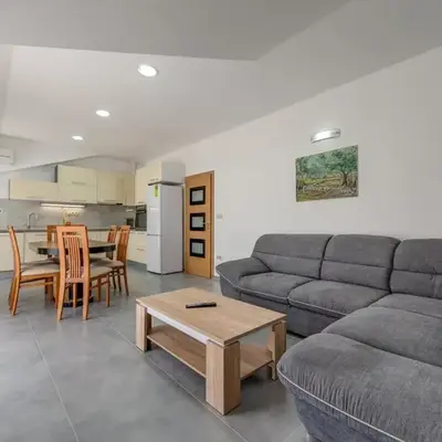 Luxury-New Apartment