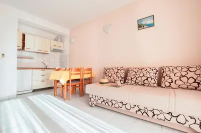 Kuhinja ili čajna kuhinja u objektu Sunny house Lilja