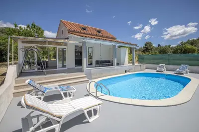 Bazen u objektu Villa Baras garden - house with pool ili u blizini