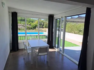 Bazen u objektu Nane Garden house with heated pool ili u blizini