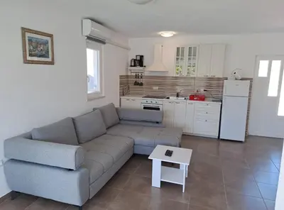 Kuhinja ili čajna kuhinja u objektu Nane Garden house with heated pool