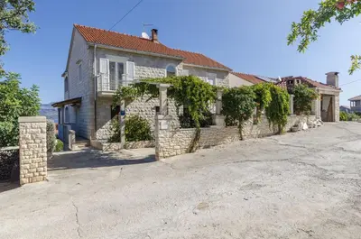 Zgrada u kojoj se nalazi apartman