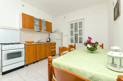 Kuhinja ili čajna kuhinja u objektu Apartments Helena
