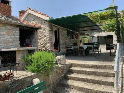 Zgrada u kojoj se nalazi vikendica