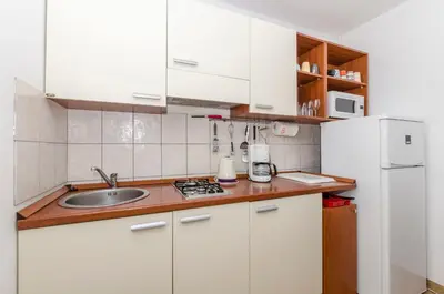 Kuhinja ili čajna kuhinja u objektu Apartments Dinko