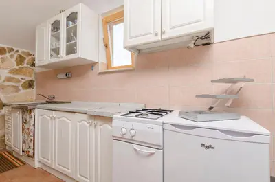 Kuhinja ili čajna kuhinja u objektu House Lucica