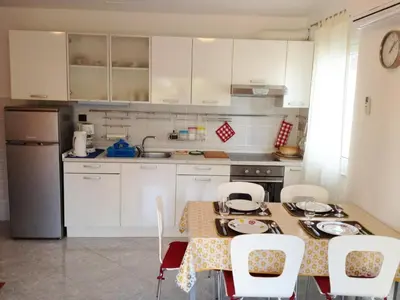 Kuhinja ili čajna kuhinja u objektu Kristian Apartments