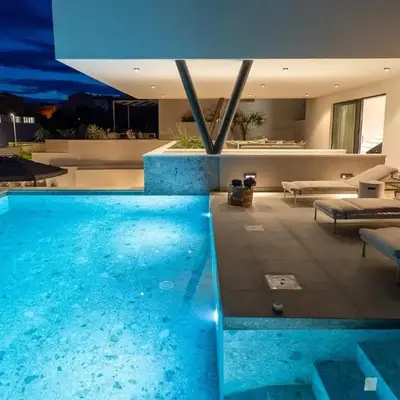 Villa Siete Luxury Living Just Steps from the Beach