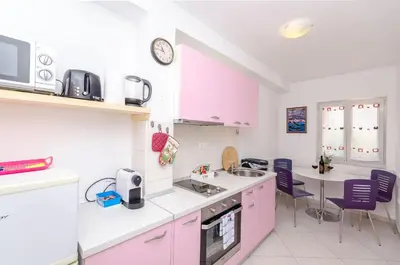 Kuhinja ili čajna kuhinja u objektu Apartments Juka