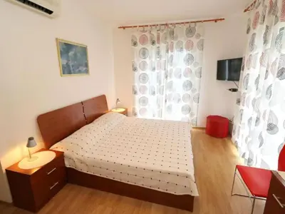 Krevet ili kreveti u jedinici u objektu Apartments Trogrli - Two-Bedroom Apartment with Balcony and Sea View