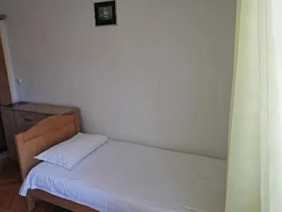 Krevet ili kreveti u jedinici u objektu Apartments White House - Studio Apartment with Balcony and Sea View 3